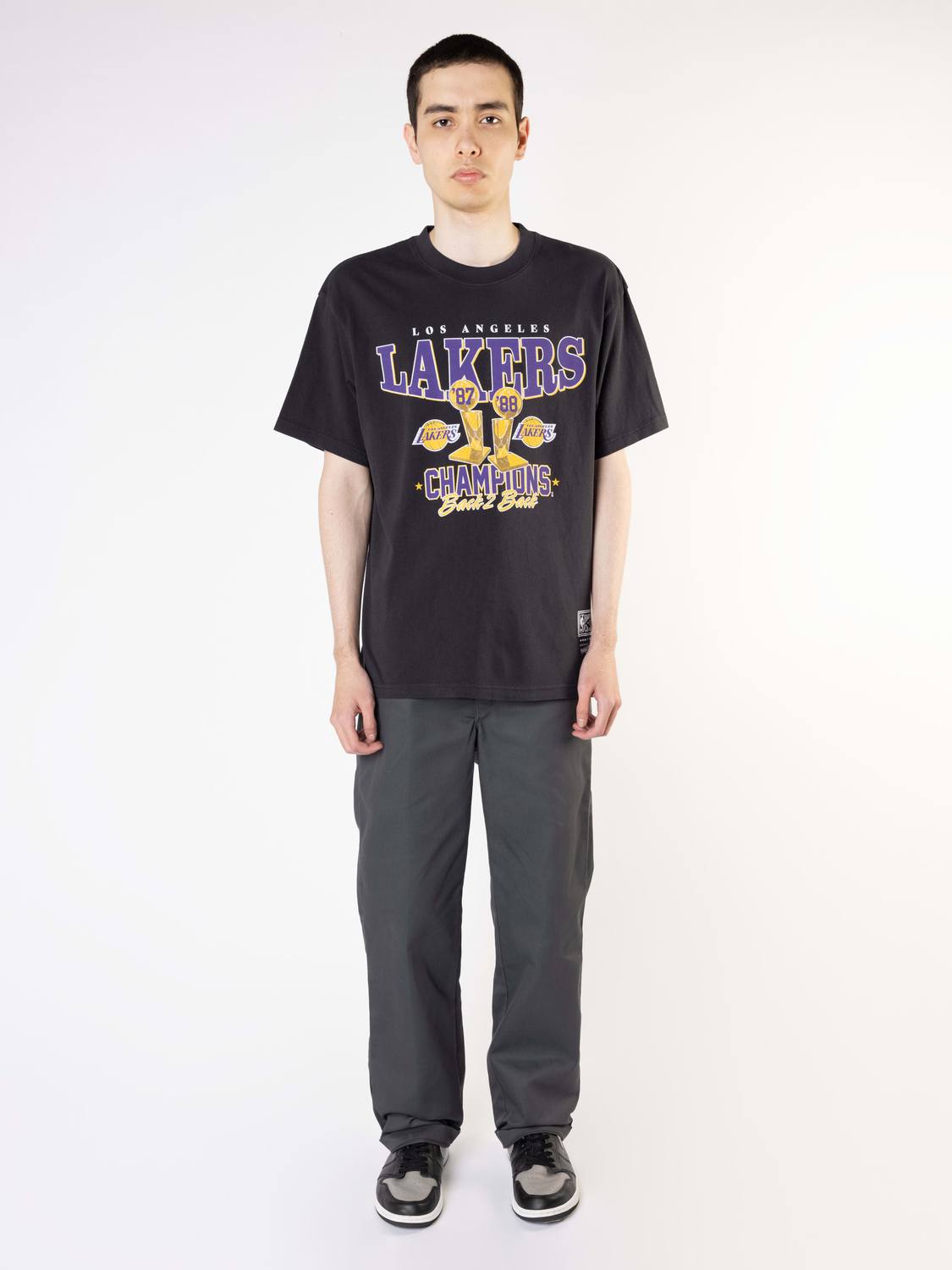 L.A. LAKERS VINTAGE CHAMPS TROPHY TEE